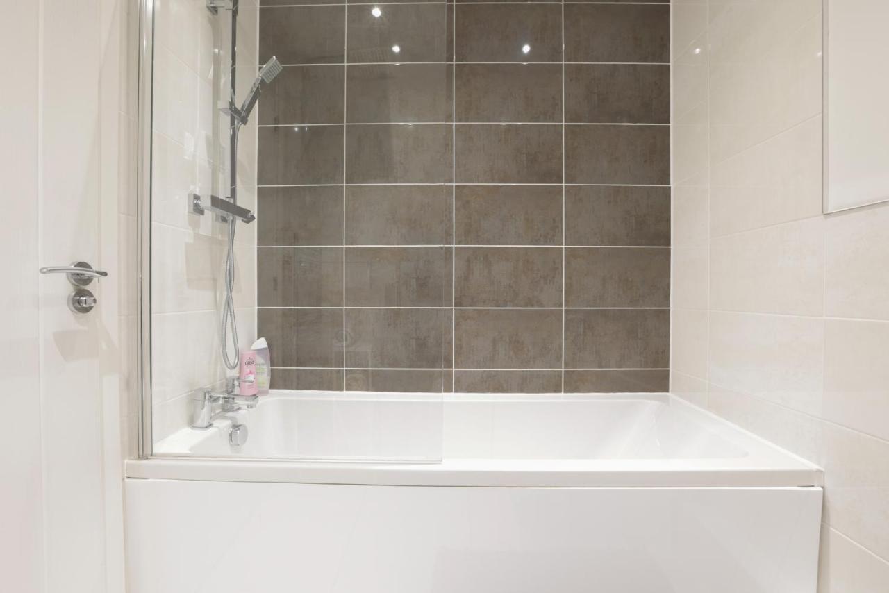 Southbank Leeds Apartment. New! With Free Parking Ngoại thất bức ảnh